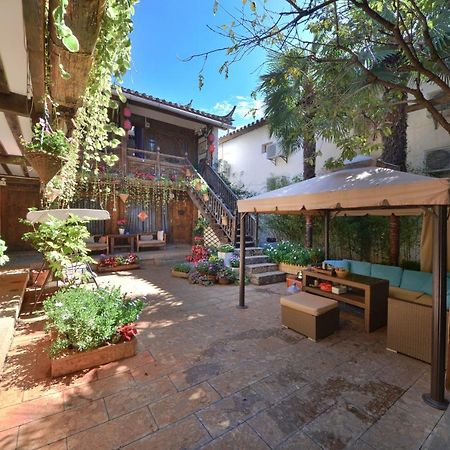 Lewo Guest House Лицзян Экстерьер фото